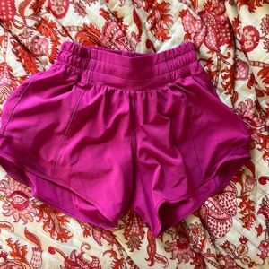 BNWOT lululemon hotty hot short II 4" ripened raspberry